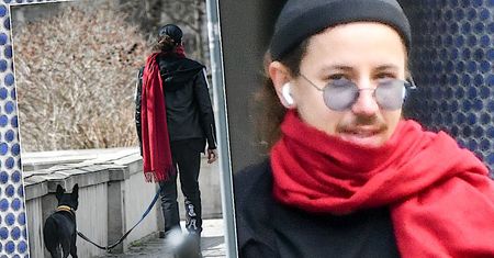 Michał Szpak z psem na spacerze. Na czas kwarantanny zmienił manicure. Identyczny ma Julia Wieniawa