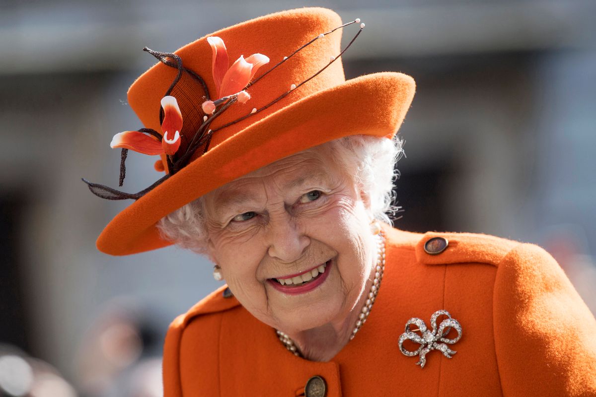 Królowa Elżbieta II oferuje pracę. Czeka posada szefa kuchni w Pałacu Buckingham