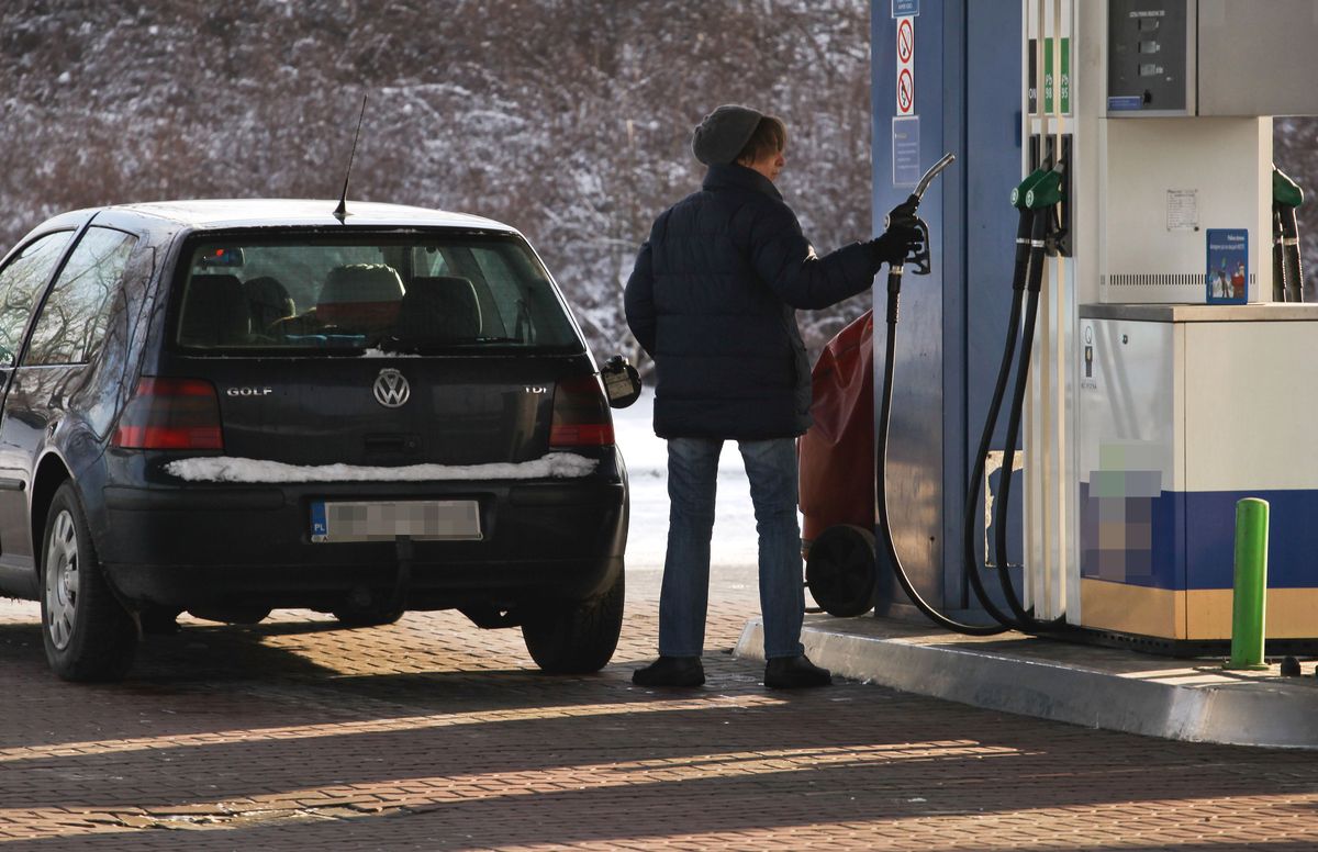 Zimą samochód nie odpali, jeśli ma kiepskie paliwo. Wiemy, które stacje mają najlepszy olej napędowy