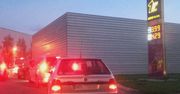 Pękła psychologiczna bariera. Długie kolejki po paliwo
