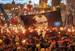 Ukraina. Marsz z okazji rocznicy urodzin Stepana Bandery w Kijowie. Ponad tysiąc osób na ulicach