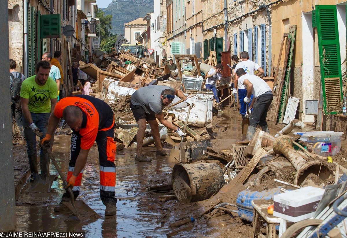 Powódź w Hiszpanii. Rwący nurt porywa samochody