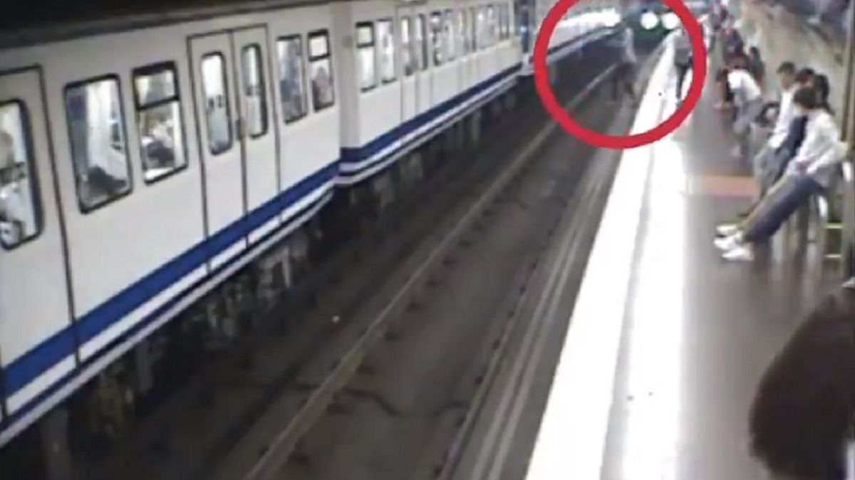 Mieszkanka Madrytu wpadła na tory, prosto pod koła nadjeżdżającego pociągu metra.