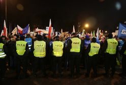 Policja publikuje zdjęcia kolejnych osób ws. demonstracji przed Sejmem