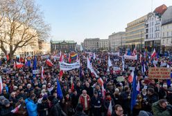 Trwają demonstracje KOD pod hasłem "Wolne media". Manifestanci na ulicach 19 miast Polski