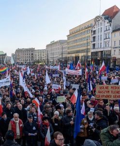 Trwają demonstracje KOD pod hasłem "Wolne media". Manifestanci na ulicach 19 miast Polski