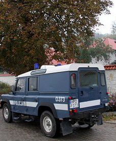 Policja patroluje okolice klasztoru w Kazimierzu