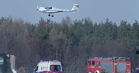 Awaryjne lądowanie awionetki na lotnisku Modlin