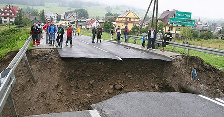 Zniszczenia po ulewach