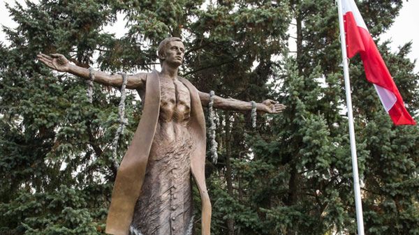 Pomnik ks. Popiełuszki w Toruniu