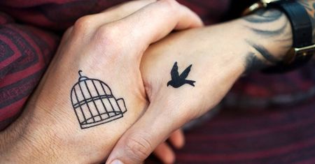 Tatuaż serduszko, tatuaż kwiatek, tatuaż symbol - najmodniejsze małe tatuaże