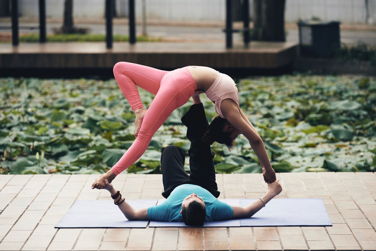 Acroyoga - na czym polega i dlaczego warto ją ćwiczyć?