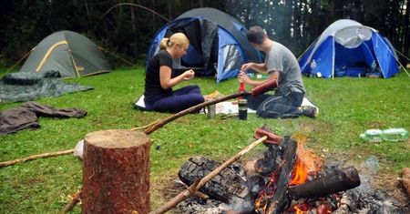 Wakacje pod namiotem - plusy i minusy