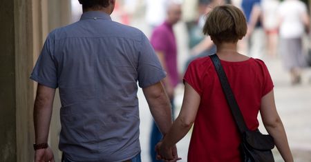 Zaskakujący raport. Kobiety i mężczyźni w UE: Ona gotuje, on tyje