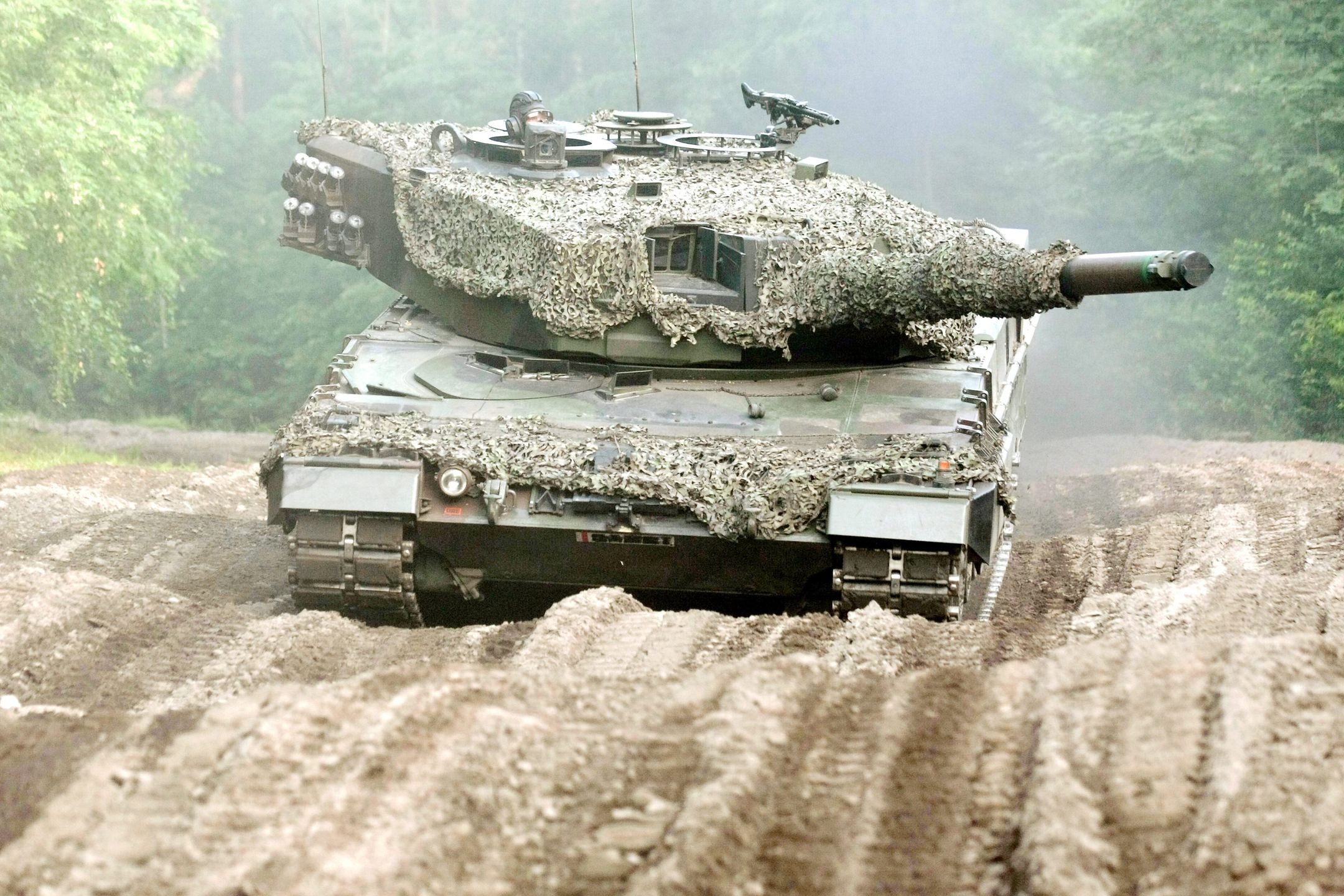 Wyjście z koszar do rejonu działań kompanii czołgów LEOPARD 2A4 z 10 Brygady Kawalerii Pancernej ze Świętoszowa na ćwiczenia Noble Jump 