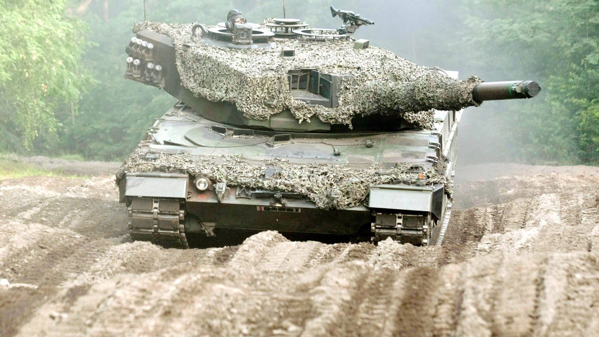 Wyjście z koszar do rejonu działań kompanii czołgów LEOPARD 2A4 z 10 Brygady Kawalerii Pancernej ze Świętoszowa na ćwiczenia Noble Jump