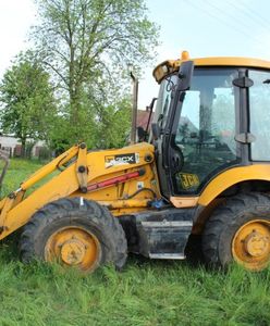 Wymierzał sprawiedliwość koparką. Demolował gospodarstwo i próbował rozjechać policjantów