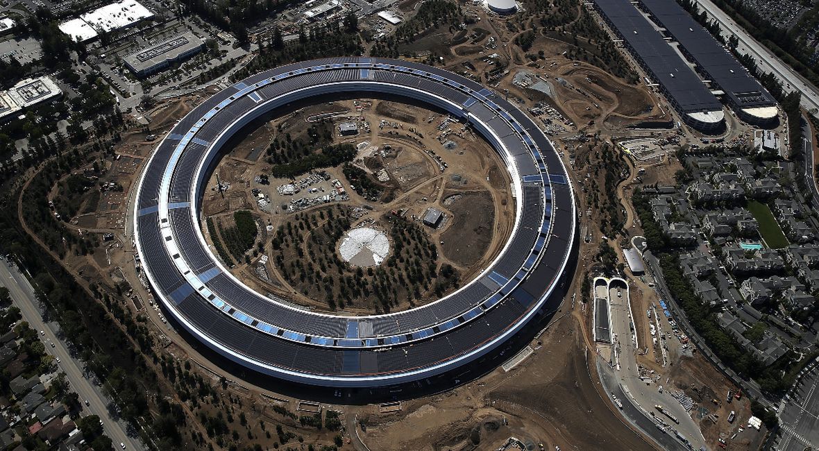Apple Park - główna siedziba firmy Apple Inc. znajdująca się w słynnej Dolinie Krzemowej. 28 kwietnia 2017 r., Cupertino, California. 