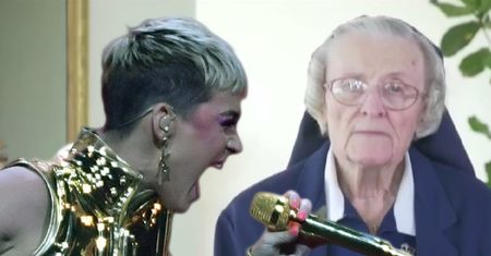 Ostatnie słowa zmarłej zakonnicy do Katy Perry: "Proszę, przestań"