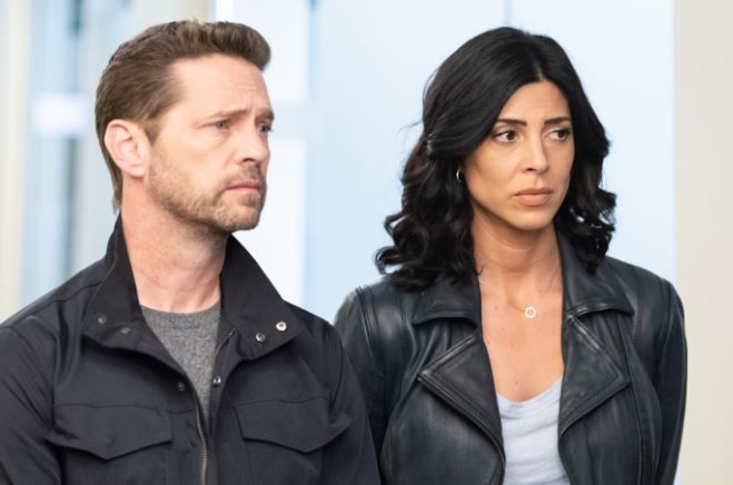Cindy Sampson i Jason Priestley grają partnerów w "Śledczych do pary"