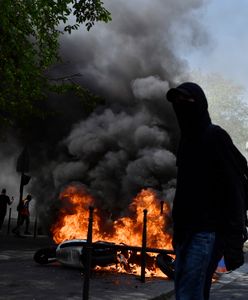 Francja: 23. protest "żółtych kamizelek". W Paryżu płoną auta i skutery