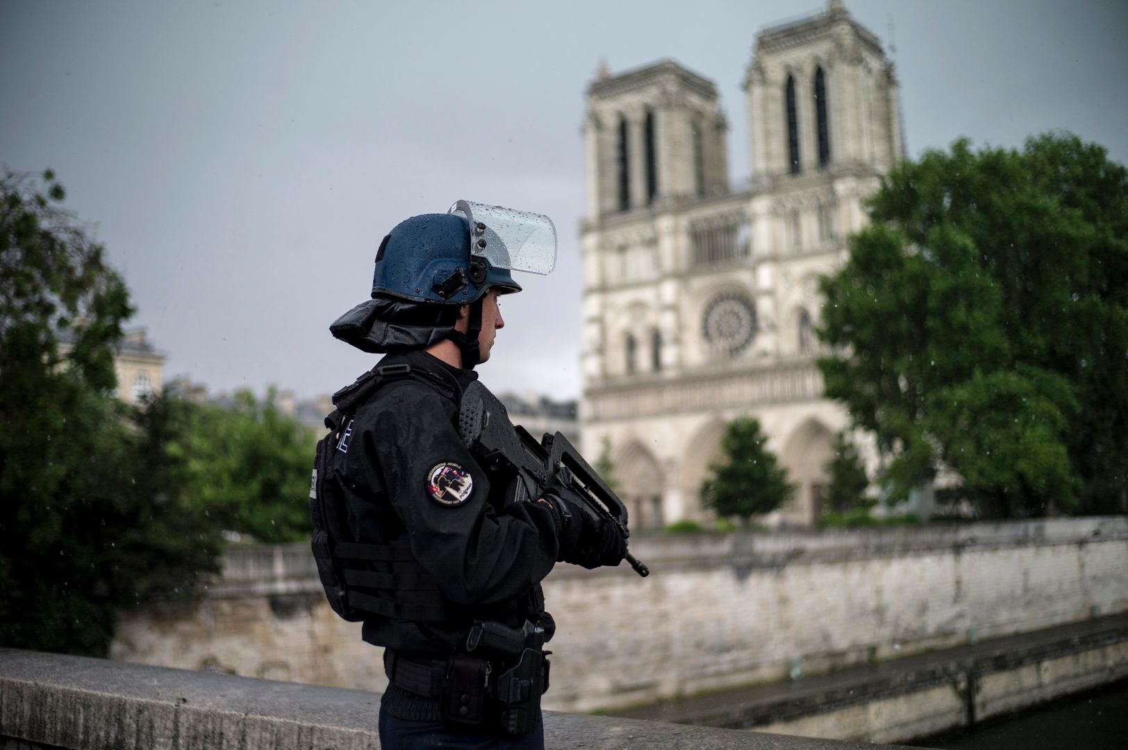 Atak koło katedry Notre Dame. Panika w sercu Paryża