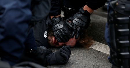 500 zatrzymanych w Paryżu. Starcia z policją