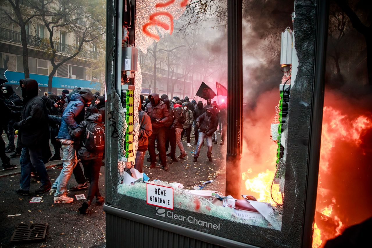 Zamieszki w Paryżu, doszło do starć z policją. Protesty przeciwko reformie emerytalnej