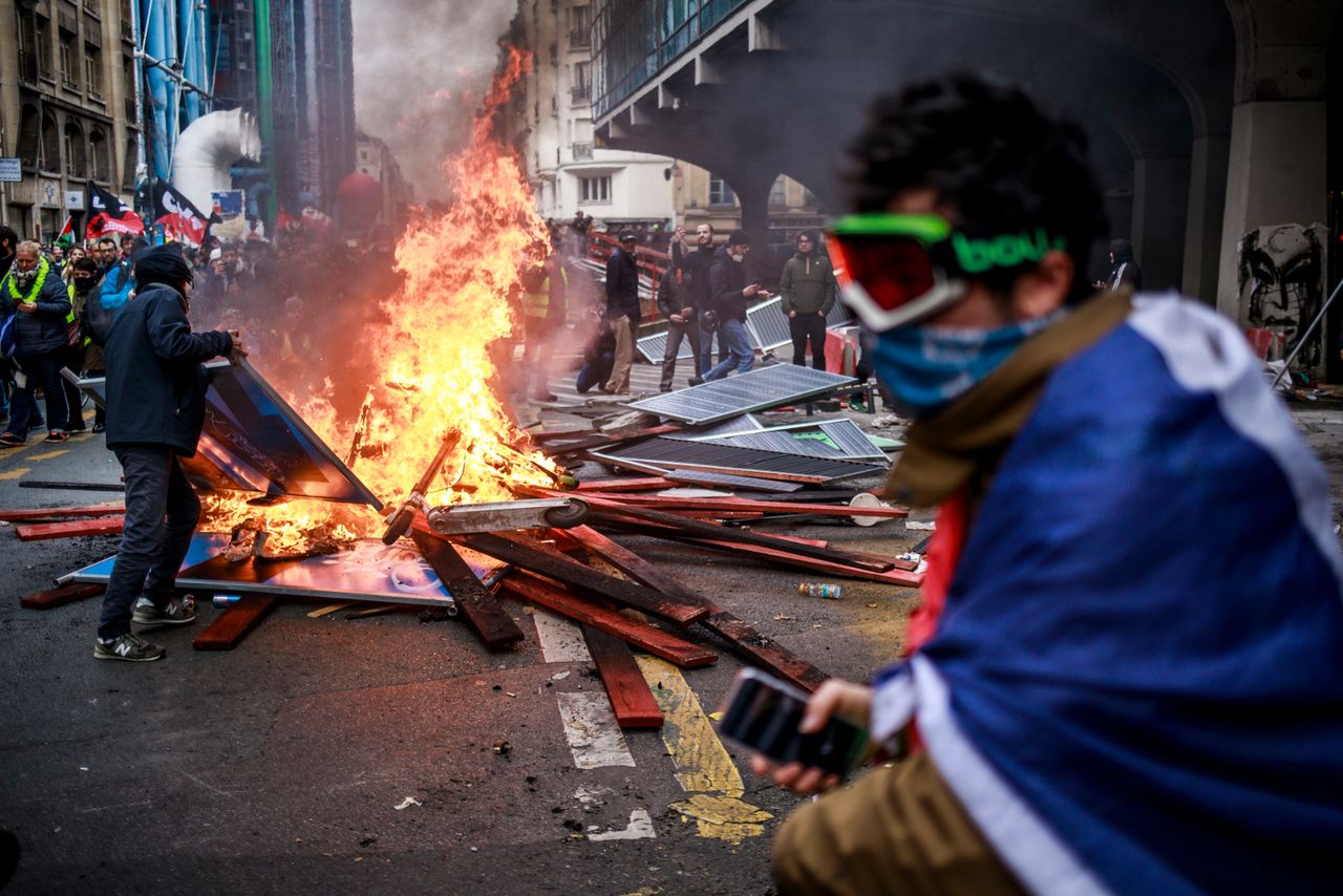 Francja: Paryż w ogniu. Protesty przeciwko reformie emerytalnej
