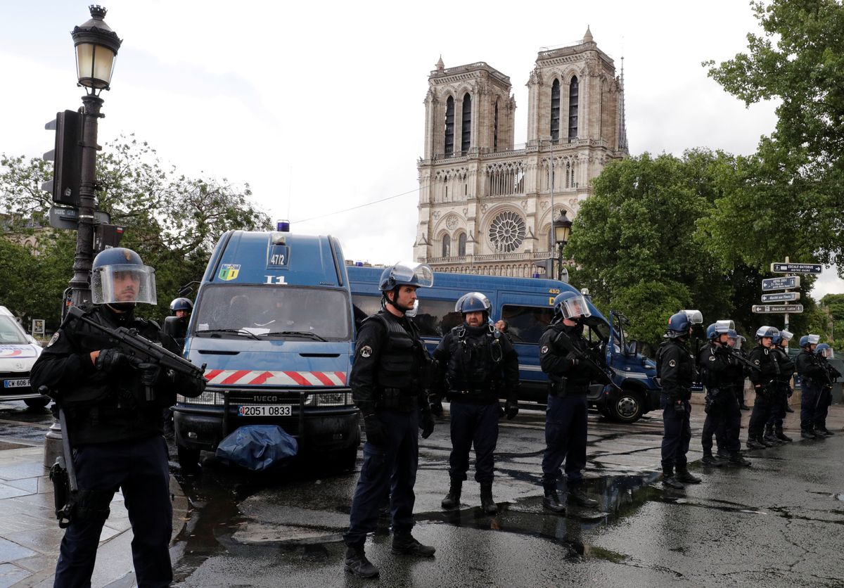 Zamachowiec spod Notre Dame przysięgał wierność tzw. Państwu Islamskiemu