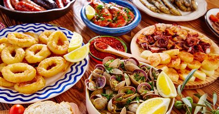 Tapas – przekąski w hiszpańskim stylu. Coś małego na ząb