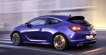 Opel przynosi straty