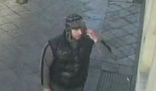 Oblał przechodnia żrącą substancją. Policja prosi o pomoc w ujęciu napastnika