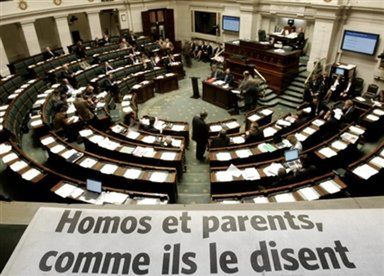 Belgijscy homoseksualiści będą mogli adoptować dzieci?