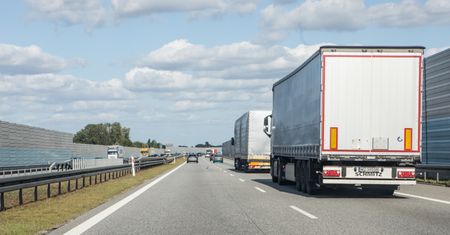 Wielkopolskie. Wypadek na A2. Przewróciła się ciężarówka i zablokowała ruch na trasie