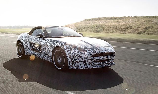 Produkcyjny Jaguar F-Type w Paryżu