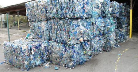 Zamień plastikową butelkę na bilet do kina. Warszawa pierwsza na świecie startuje z recyklomatami