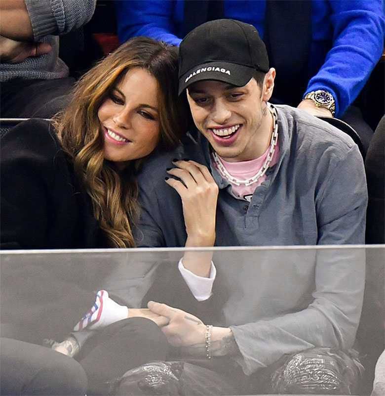 Kate Beckinsale i Pete Davidson całują się na meczu