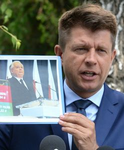 "Po cholerę pan tu przyszedł?" Ryszard Petru pogubił się podczas miesięcznicy