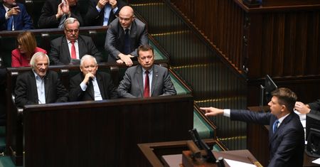 Ryszard Petru uparty jak nigdy? Kurczowo trzymał się mównicy