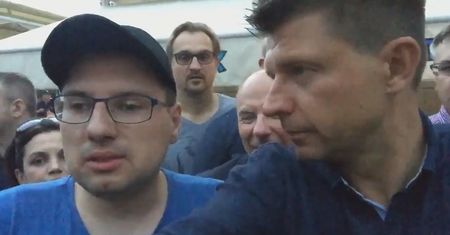 "Skandaliczny czyn" na miesięcznicy. Petru pokazał film