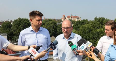 Polityk Koalicji Obywatelskiej krytykuje Petru i Schetynę