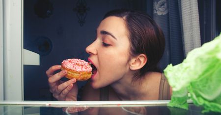 Dlaczego się przejadamy? Przyczyny i konsekwencje obżarstwa