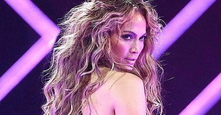 Jennifer Lopez bez sztucznych włosów wygląda zupełnie inaczej. Na co dzień ma bardzo krótką fryzurę