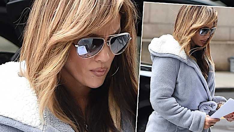 Jennifer Lopez kapcie, szlafrok. Co za wygląd