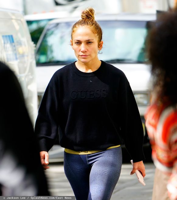 Jennifer Lopez bez makijażu w obiektywie paparazzi. 