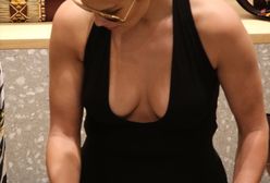 Jennifer Lopez zachwyca dekoltem. Ona wie jak zwrócić uwagę!