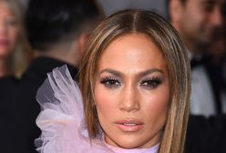 Jennifer Lopez w zjawiskowej sukni na rozdaniu nagród Grammy 2017