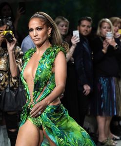 Jennifer Lopez włożyła tę samą sukienkę, co 19 lat temu. Wygląda jeszcze lepiej!