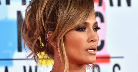 Zachwycająca Jennifer Lopez na czerwonym dywanie. Sukienka robi piorunujące wrażenie
